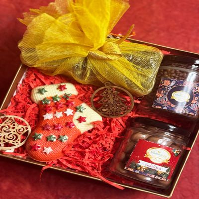 Jaiccha Ghasitaram Christmas Gift Hamper Box with Plum Cake with Plum Cake and 2 Jars and Chocolates