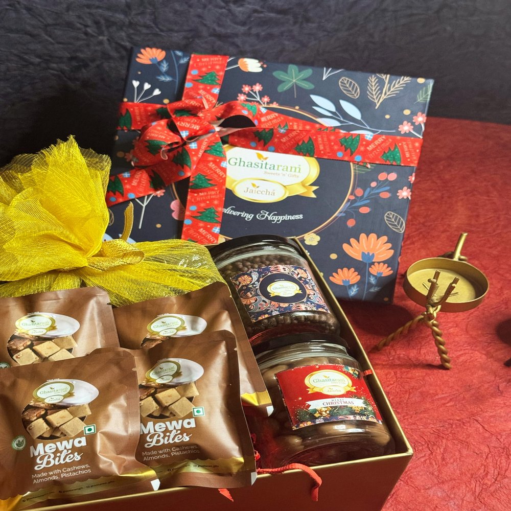 Jaiccha Ghasitaram Christmas Gift Hamper Box with Plum Cake with Plum Cake and 2 Jars and Bites