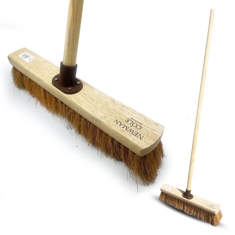 18 Soft Broom Indoor with Durable Support Bracket and 120 cm Wooden Handle Natural Coco Bristle Brush Sweeping Brush  Ideal for Cleaning Wooden, Decking, Concrete Floors and Patios