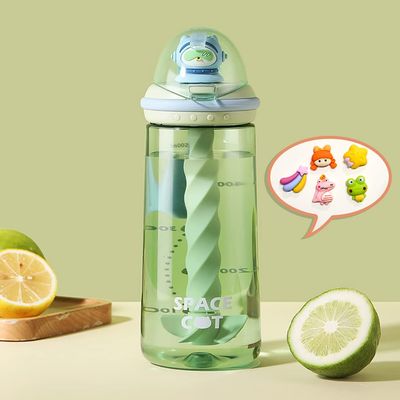 GraSky Adorable 580ml Protein Shaker Bottle - Vibrant Green Color, Convenient Mixing Paddle and Straw, Transparent Cup for Protein Shakes, 20-Ounce Handy Companion
