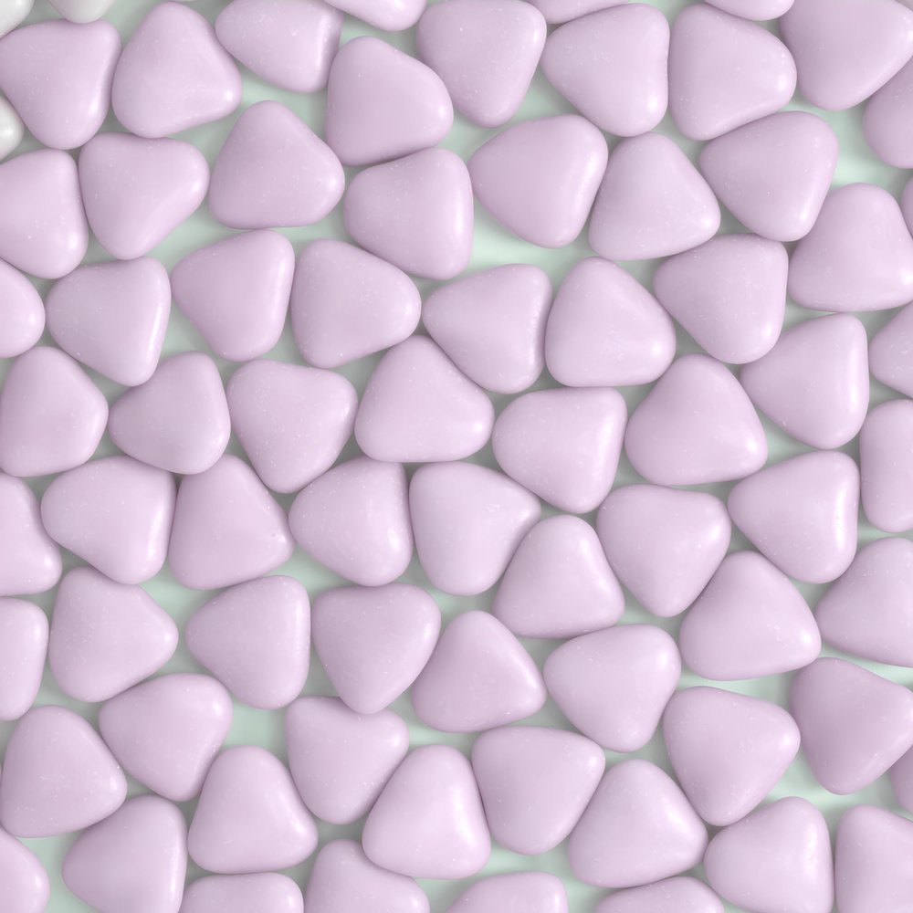 Chocolate Mini Dragees - MINI Heart Shaped Sugar Coated Confectionery - Lilac - For Wedding Favours and Baby Showers - Pack of 500 Hearts (500 Grams)