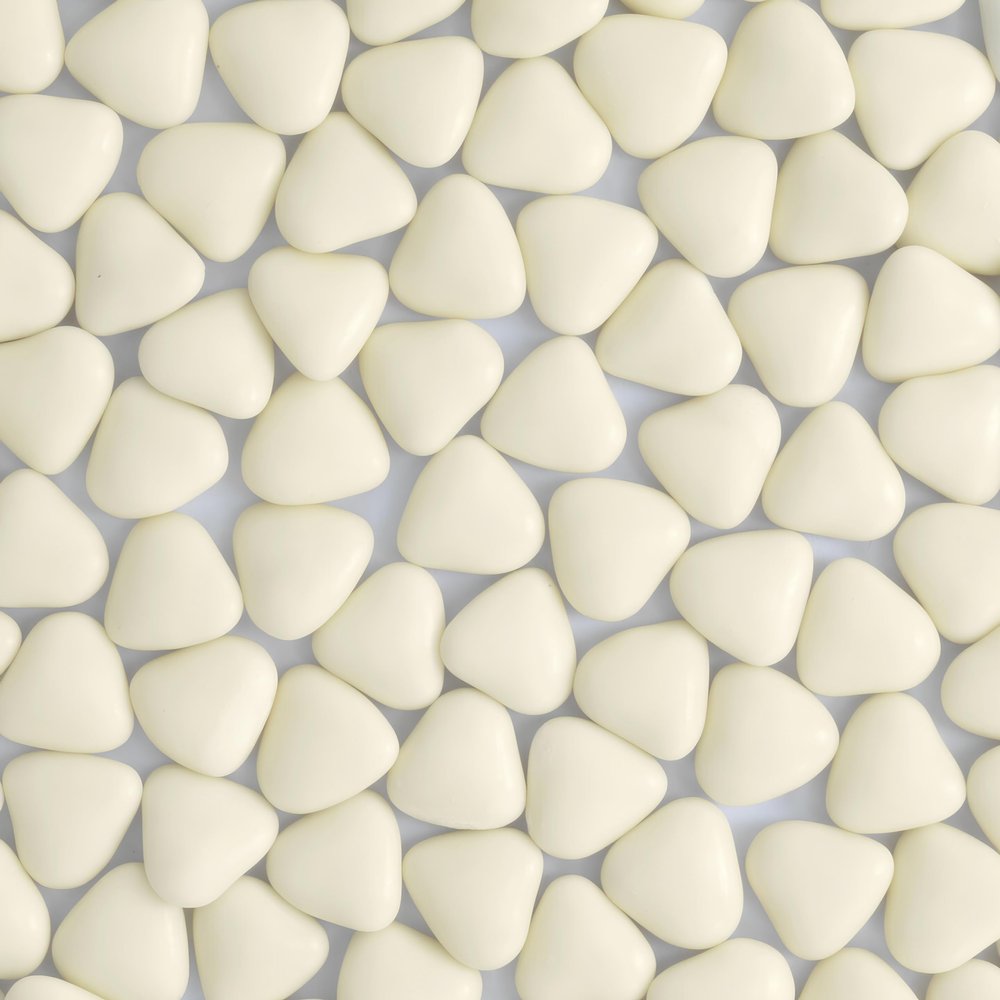 Chocolate Mini Dragees - MINI Heart Shaped Sugar Coated Confectionery - Ivory - For Wedding Favours and Baby Showers - Pack of 500 Hearts (500 Grams)