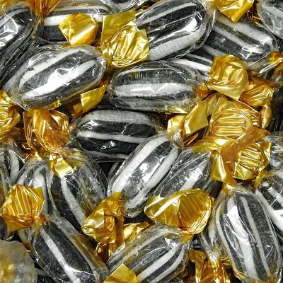 Everton Mints Sweets - 1 Kilo Bulk Bag - 1KG - Assorted Sweet Pick and Mix for Parties, Gifts, and Sharing.