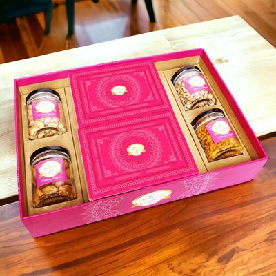 Ghasitaram Gifts Jaiccha Holi- Sweets/Holi Hampers/Thandai Ghasitaram Big Hamper Tray of Assorted Gujiyas, Peanuts, Wheat Puffs, Chiwda, and Bhakarwadi