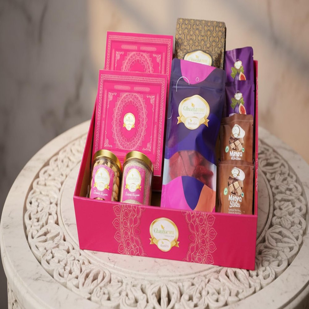 Ghasitaram Gifts Jaiccha Holi- Sweets/Holi Hampers/Thandai Ghasitaram Big Hamper Basket of 16 Healthy Goodies with Sugarfree Gujiyas