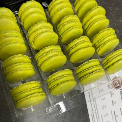 Vegan macaron shells