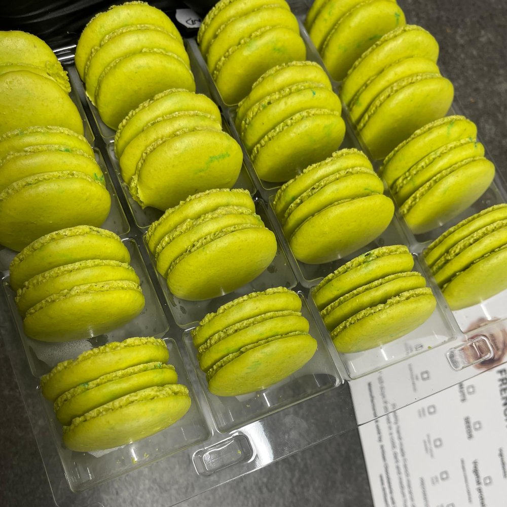 Vegan macaron shells