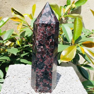 UYCUODLUY Natural Garnet Crystal Obelisk Quartz Crystal Wand Point Stones Tower Natural Quartz Crystals (Size : 600-700g)