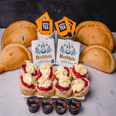 The Cornish Cream Tea & Pasty Hamper 4 Person Deluxe Tea Set Hamper Gifts Inc Fresh Scones, Tea, Jam, Roddas Clotted Cream & Fresh Cornish Pasies Elegant Packaging