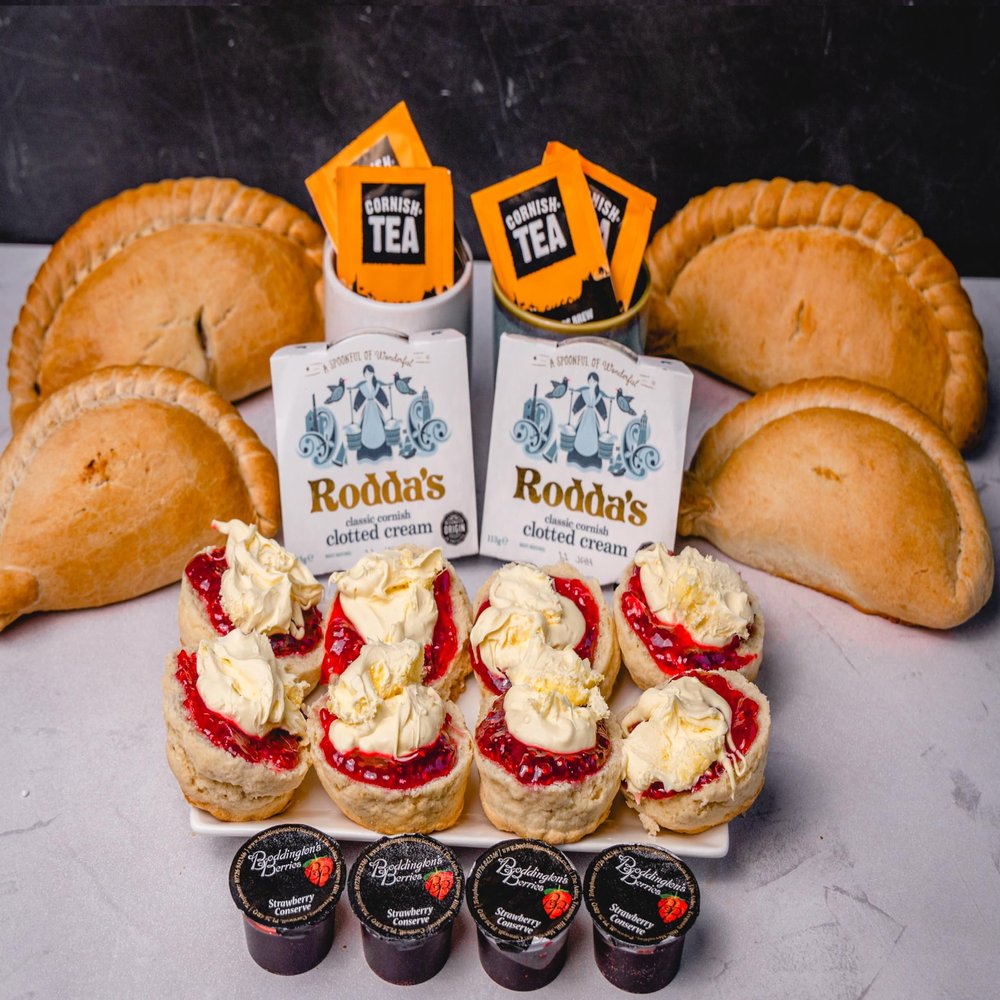 The Cornish Cream Tea & Pasty Hamper 4 Person Deluxe Tea Set Hamper Gifts Inc Fresh Scones, Tea, Jam, Roddas Clotted Cream & Fresh Cornish Pasies Elegant Packaging