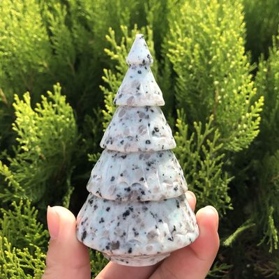 IDGTTLDF natural luster Natural Crystal 1pcs Natural Kiwi Jasper Christmas Tree Crystal Stone Tree