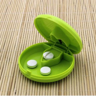 1 Pcs Pill Tablet Cutter, Pill Splitter Pill Crusher for Small or Large Pills, Portable Medication Vitamin Organizer Box (Green)