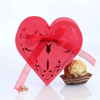HEYDGBBZ Wedding Favour Paper Candy Treat Box Candy Treat Gift Box, 50pc aper Party Bags,Heart Gifts Candy Boxes Chocolate Paper Box for Wedding Birthday Party Packaging Decor Supplies(Red)