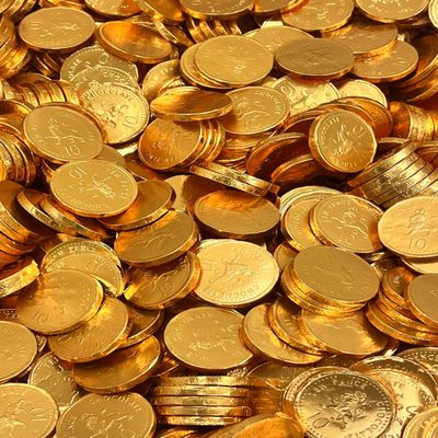 50 Milk Chocolate Gold Foil Large Coins - Made in Italy - Perfect for Birthday Christmas Easter Halloween Kids Party Sharing Bulk Pack Classic Retro Treats - by GARDEN GLAZE