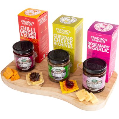 InterCheese | Crackers & Chutneys Selection Trio Hamper including Cheese & Chives, Chilli, Ginger & Cumin, Rosemary & Garlic Crackers with Pear & Plum, Hot Beetroot, Caramelised Onion Chutney