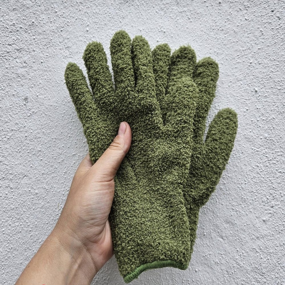 1x Pair of Microfibre Gloves for Cleaning Dust of House Plant Leaves, Plant Duster Gloves, Green Gardening Gloves, Leaf Shine Dust Gloves, Gardeners Gift, Plant Care Accessory
