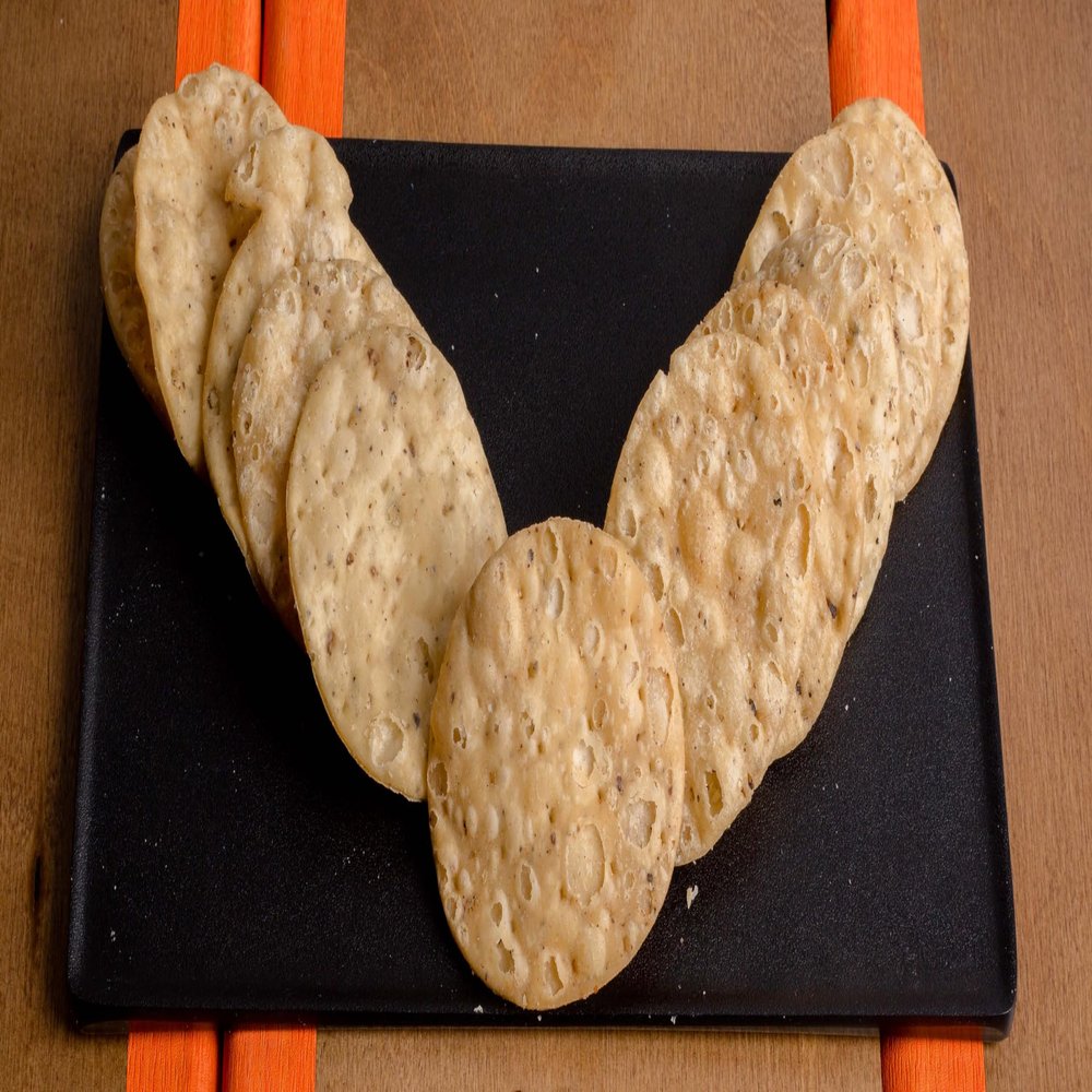 Lily's Indian Vegetarian Cuisine, Mari Puri (Black Pepper Puri), Wheat flour, Cumin seeds, Black Pepper and spices,250g