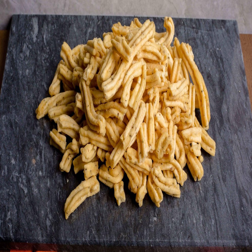 Lilys Special Fuli Ghathiya Gram Flour And Spices,Crafted with traditional Indian spice blends,500 Gram