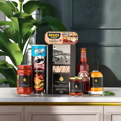 Caravella Fine Food - Italian Gourmet Tasting & Gift set "Peperoncino" - Selection of artisan Pasta, Chilli Olive oil, Sauces, Mackerel, Beer and Snack- Food Gifts & Hampers for any occasion