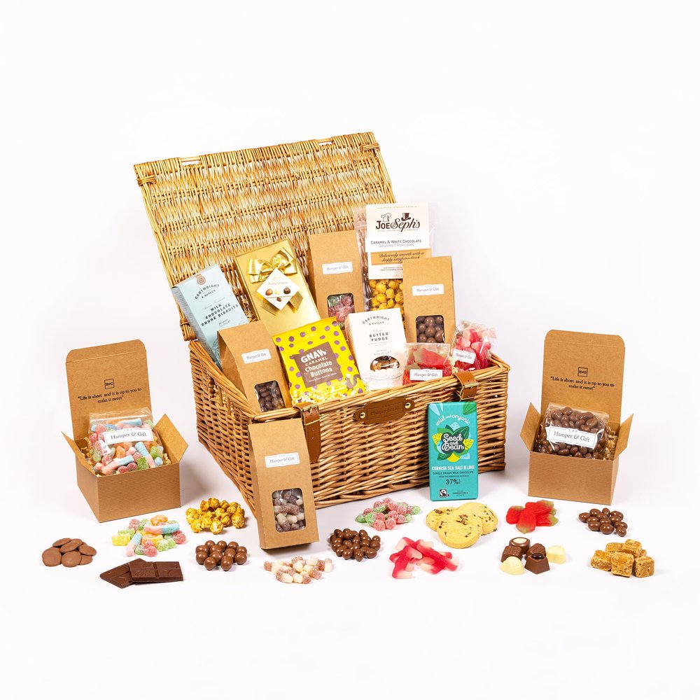 Deluxe Chocolate & Sweet Hamper Gift || Large Hamper filled with Chocolate, Pick & Mix Sweets and Luxury Biscuits & Fudge || Food Gift for Xmas, Birthdays or Housewarming || The Hamper & Gift Co.