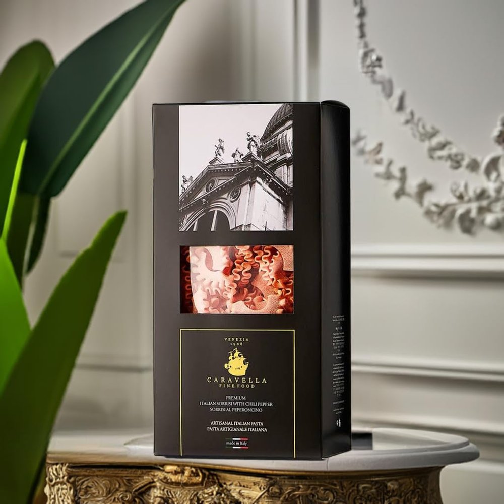 CARAVELLA FINE FOOD - Gift set x 8(4 kg) - Italian Pasta Chilli Smiles 500 gr - Exclusive Venice collection -100% Italian artisan bronze-drawn pasta - durum wheat - Premium quality (500 g x 8(4 kg))