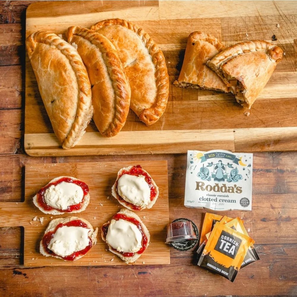 Cornish Gluten Free Cream Tea & Gluten Free Pasty Hamper 4 Person Deluxe Gift Inc Fresh Scones, Tea, Jam, Roddas Clotted Cream & Fresh Cornish Pasties