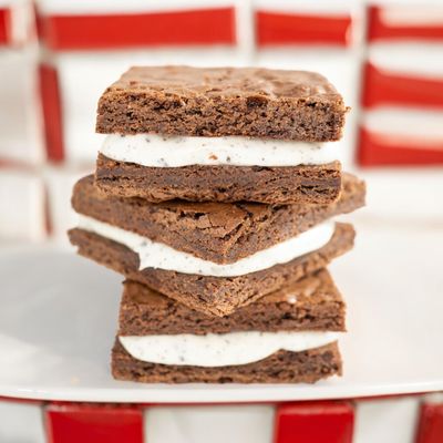 Eat Brownie - Premium Fudge & Gooey Stuffed Chocolate Brownies (Box of 6) | Best Brownies in UK | Cookies & Cream Flavour | Handmade Brownie Gift | Free UK Delivery & Personalized Gift Card