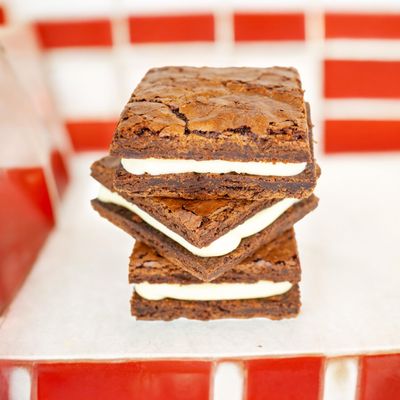Eat Brownie - Premium Fudge & Gooey Stuffed Chocolate Brownies (Box of 6) | Best Brownies in UK | Handmade Brownie Gift | Free UK Delivery & Personalized Gift Card (White Chocolate)
