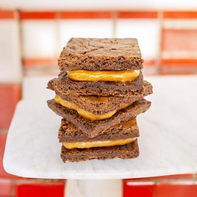 Eat Brownie - Premium Fudge & Gooey Stuffed Chocolate Brownies (Box of 6) | Best Brownies in UK | Handmade Brownie Gift | Free UK Delivery & Personalized Gift Card (Dulce de Leche)