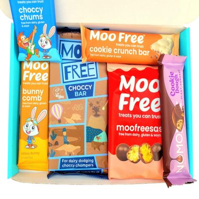 Moo Free & NOMO Chocolate Selection Hamper Gift Box | Cookie Crunch | Free From, Dairy Free, Gluten Free & Vegan | Hamper Exclusive To INTERGALACTIC SWEETS