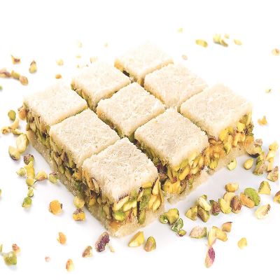 Baklava Box Balouriya Baklava - Authentic Middle Eastern Pastry | Flaky Layers with Nutty Filling and Sweet Syrup | Perfect for Gifting, Celebrations, and Indulgent Treats | 800g of Deliciousness!