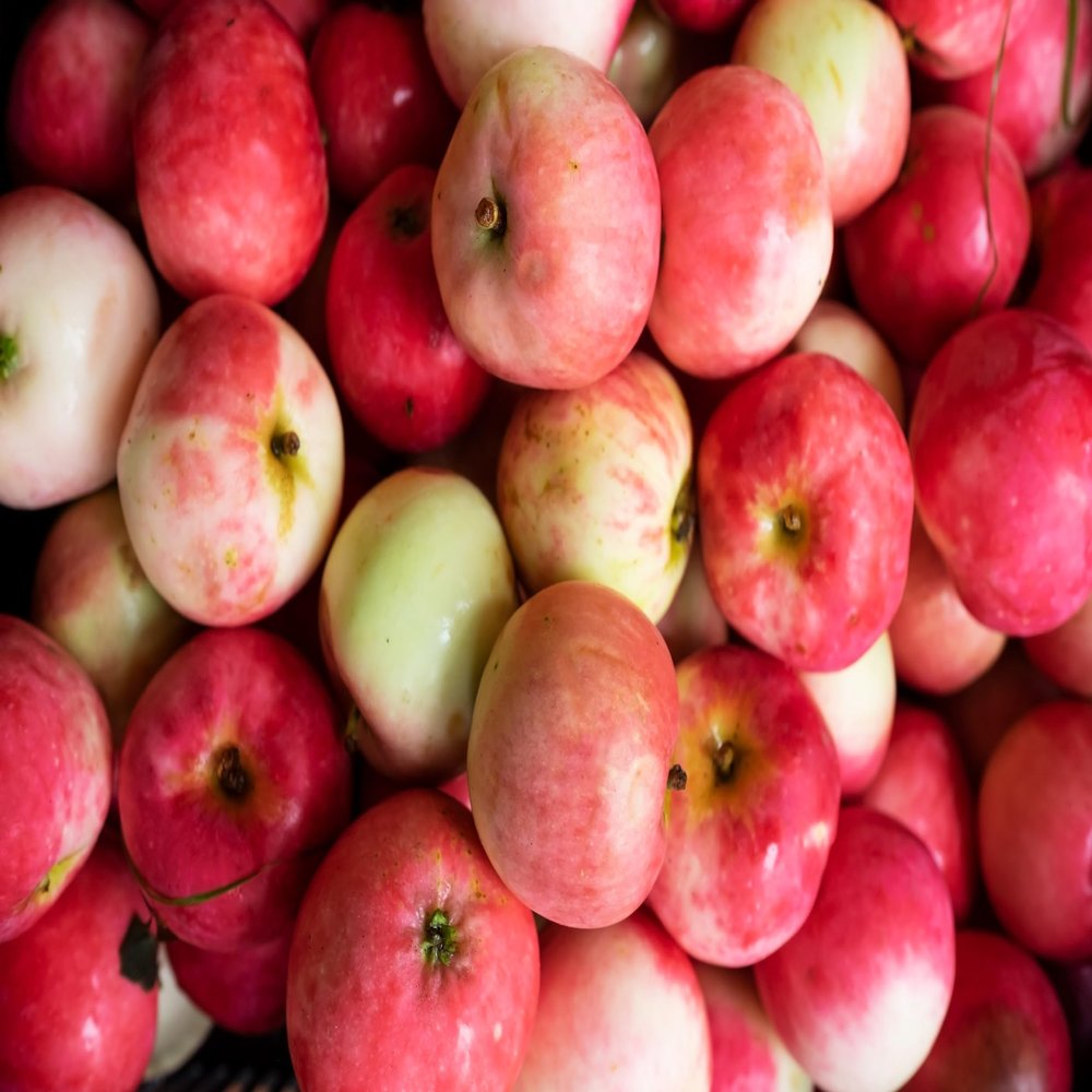 Fresh English Apples Mixed Selection, 2kg, Premium Varieties. (2KG Selection of Premium English Apples)