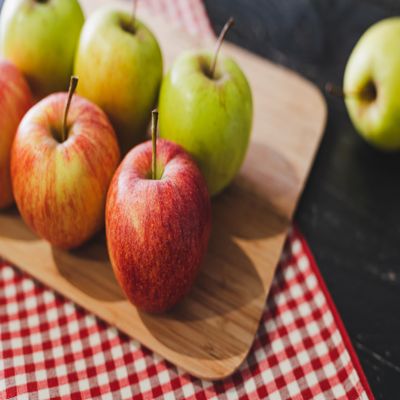 Fresh English Apples Mixed Variety Box, 2kg, Seasonal Selection (Fresh English Apples, 2kg, Seasonal Selection)
