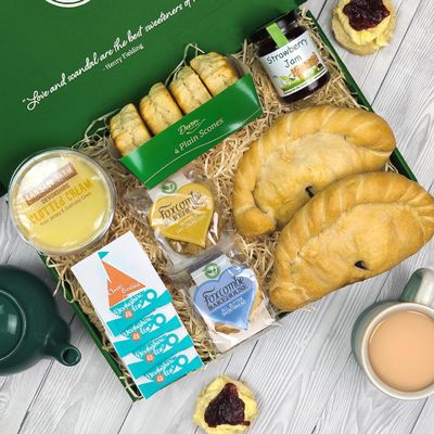 Devon Cream Tea & Pasty Hamper | 2 Steak Pasties, Scones and Clotted Cream Gift Set | Afternoon Tea Hamper Gift for Men and Women