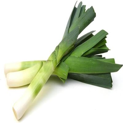 Swathi Fresh Leeks Tender and Crisp Long White Stems with Green Leaves Perfect for Soups, Salads and Stir-Fries Approx 800g