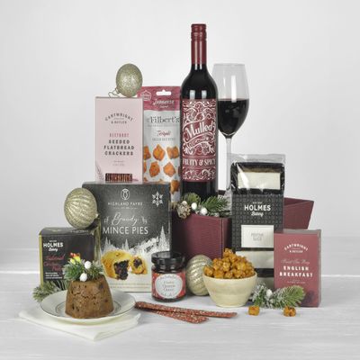 Highland Fayre Mulled Wine Christmas Hamper, 8 Items, Traditional Festive Gift Set with Wine, Tea, Pudding, Cake, Mince Pies and Savoury Snacks