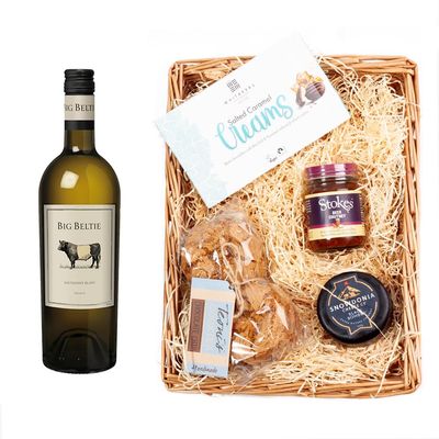 Big Beltie Standard Wine Hamper | Big Beltie Sauvignon Blanc 11% | Cheese, Chutney, Biscuits & Chocolates | Luxury Food & Wine Gift Basket for Sharing or Gifting