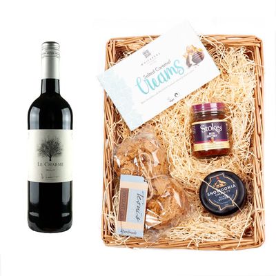 Le Charme Standard Wine Hamper | Le Charme Merlot 13.5% | Cheese, Chutney, Biscuits & Chocolates | Luxury Food & Wine Gift Basket for Sharing or Gifting