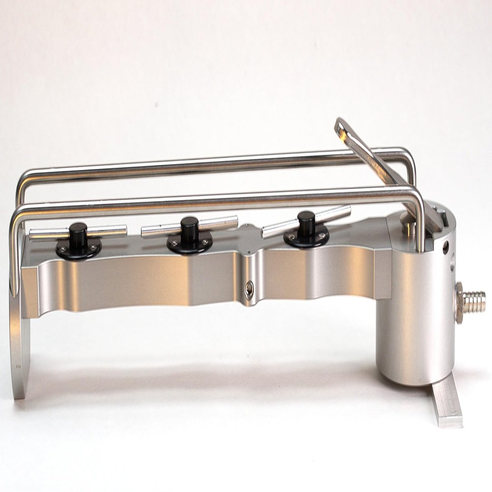 FOOT BLOW 1010 Cleaner with its Booster Tank equipped for Blowing Grass, Soil, Sand All Shoe Soles.