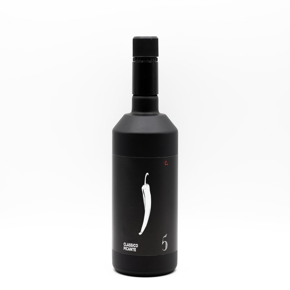 Classico Picante Premium Herbs and Chilli Oil Spanish Extra Virgin Olive Oil Garlic, Rosemary & Thyme Infusion 250ml Bottle Crafted in Italy
