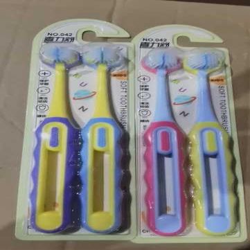 8 Pieces of Three-Sided Soft-Brist Toothbrushes with Non-Slip Handles, 360 Gentle Cleaning, Suitable for Children Aged 3-12.