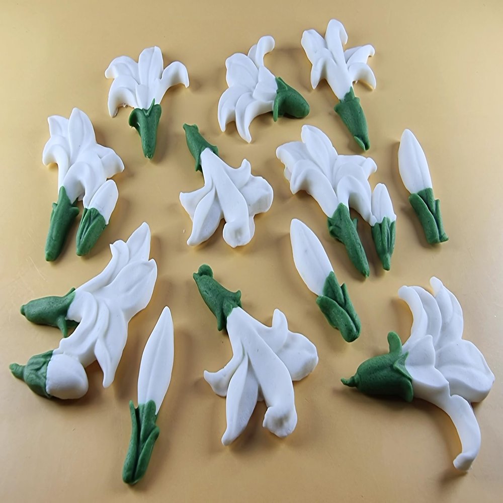 12 x Edible 3D 50mm Lily Flowers icing toppers, cake cupcakes decorations T109 (White)