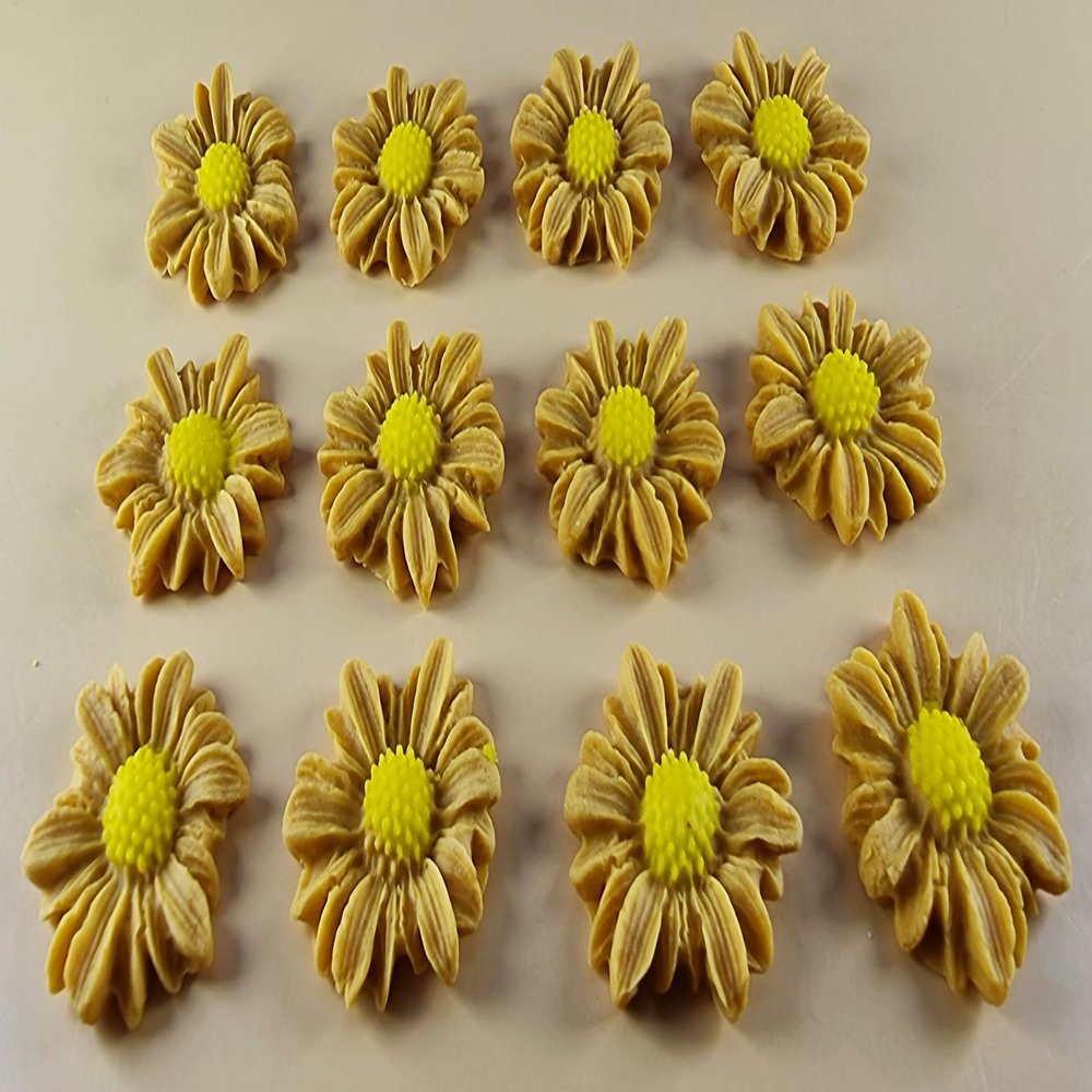 12 x Edible 3D 30mm Daisies Daisy flowers icing toppers, cake cupcakes T117 (Honey Gold)