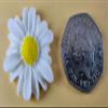 12 x Edible 3D 30mm Daisies Daisy flowers icing toppers, cake cupcakes T117 (Honey Gold) view 4