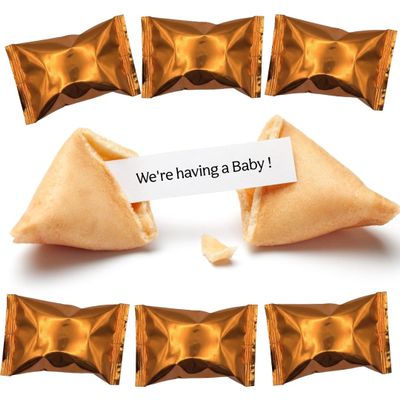 6 Pack We're Having A Baby Fortune Cookies | Fun Pregnancy Reveal & Baby Announcement Ideas | Surprise Family & Friends Gifts | Vegan, UK Baked | Colour Coded Wrapper | Baby Shower Favours