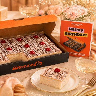 Wenzel's the Bakers Bakewell Traybake Traditional Almond Sponge & Raspberry Jam Perfect for Sharing, Afternoon Tea & Sweet Treats