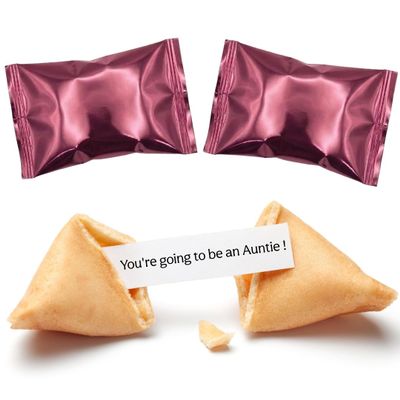 2 Pack You're Going To Be An Auntie Fortune Cookies | Pregnancy Announcement Ideas For Sister | Baby Reveal & Auntie To Be Gifts | Vegan, UK Baked | Colour Coded Wrapper