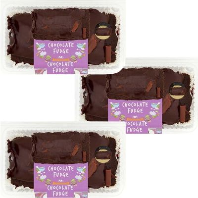 Chocolate Fudge Cake 400g Rich Moist Chocolate Cake with Smooth Chocolate Icing & Chocolate Curls Topping, Indulgent Dessert Treat, Ready to Serve Sweet Cake (3 x Pack)