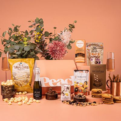 The Sweet Treat Gift Hamper Luxury Magnetic Box with Furniss Gingerbread, Monty Bojangles Truffles & Choice of Drink Gourmet Gift Set (Prosecco)